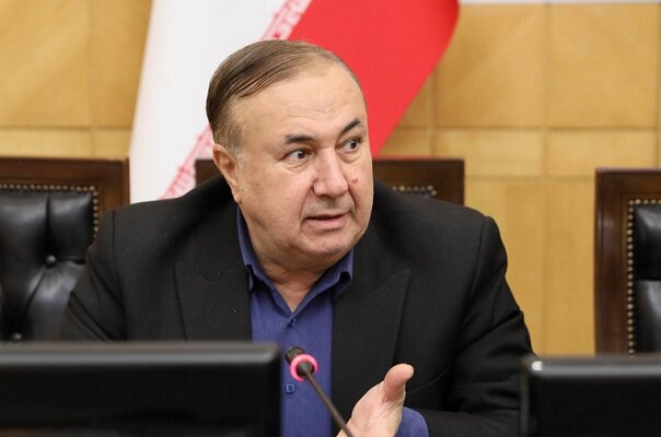 نماینده تبریز نباید سرمایه انسانی کشور را با دست خود تخریب کنیم