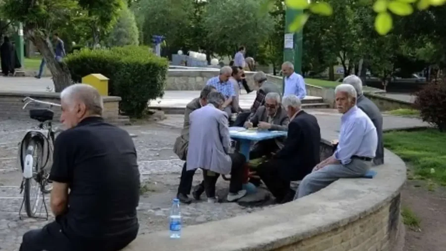 گروهی از بازنشستگان همچنان منتظر واریز معوقه فروردین