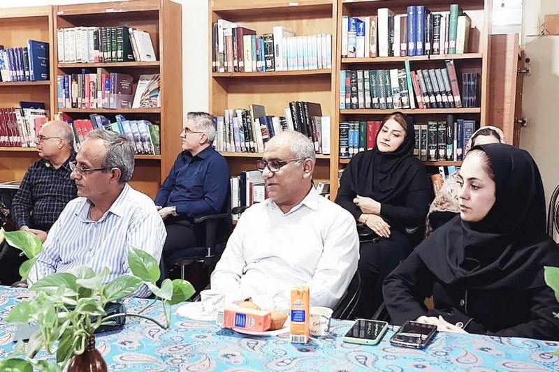 «خطوطی روی برگها»؛ نخستین کتاب نویسنده نوجوان در برازجان رونمایی شد