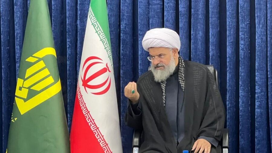 امام جمعه دشتی دانش آموزان محور برنامه های بزرگداشت ۱۳ آبان باشند