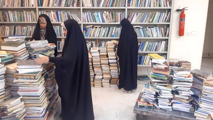 کتابخانه رضوی در نیمه نخست سال ۵۴ هزار و ۶۸۰ کتاب به ۴۱ مرکز فرستاد